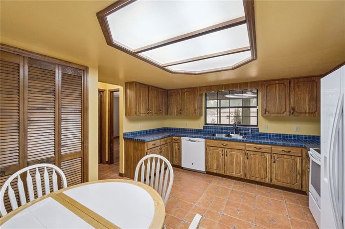 Image No.12-4 Bed Property for sale