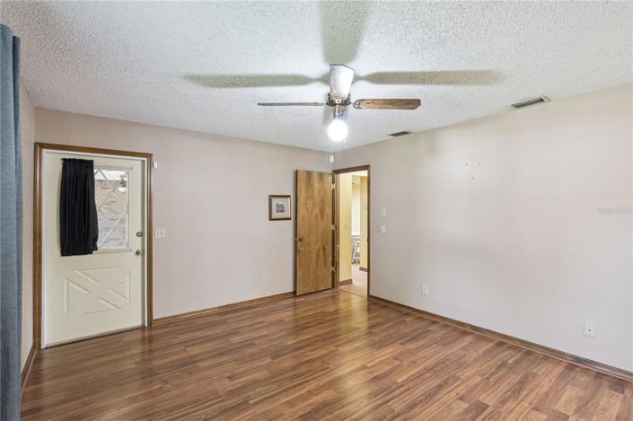 Image No.15-4 Bed Property for sale