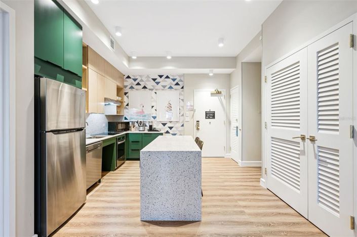 Image No.10-1 Bed Property for sale