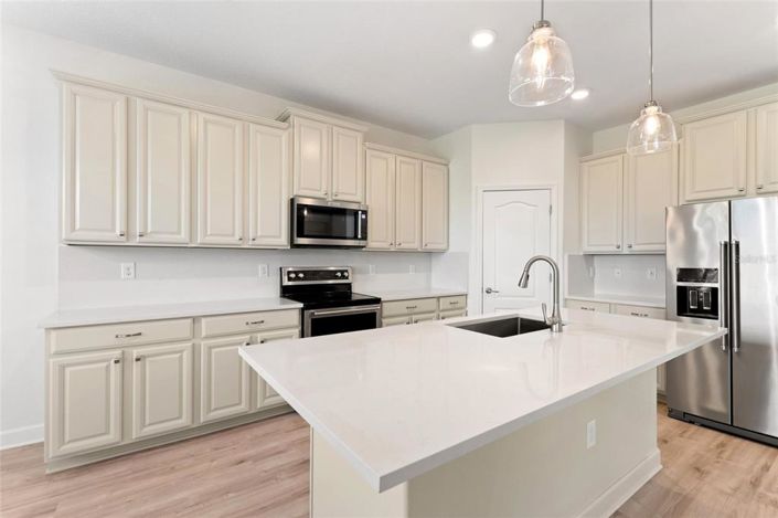 Image No.11-6 Bed Property for sale