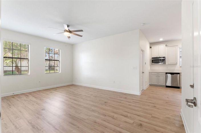 Image No.19-6 Bed Property for sale