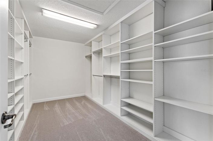 Image No.32-6 Bed Property for sale