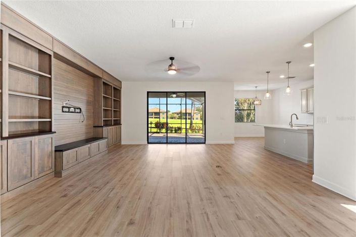 Image No.8-6 Bed Property for sale