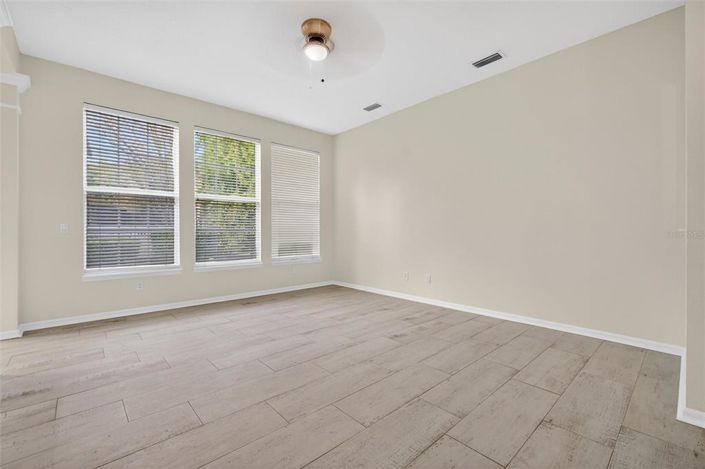 Image No.10-3 Bed Property for sale