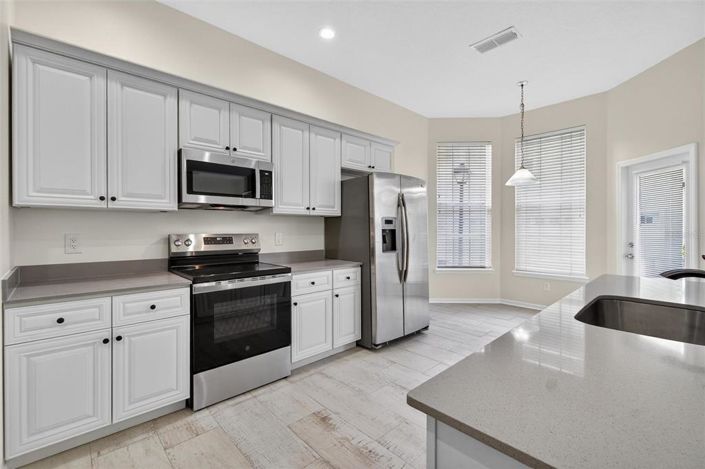 Image No.17-3 Bed Property for sale