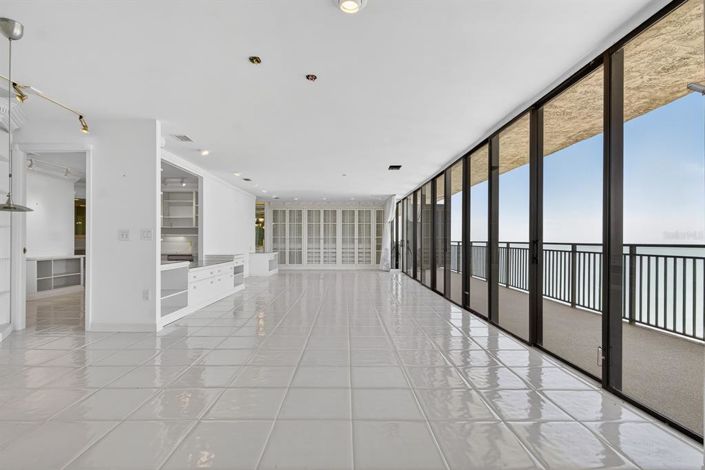 Image No.8-3 Bed Property for sale