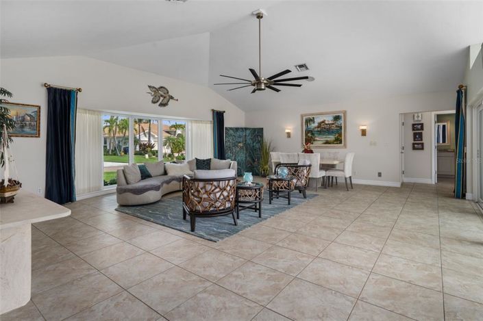 Image No.12-3 Bed Property for sale