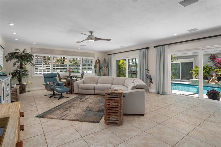 Image No.22-3 Bed Property for sale