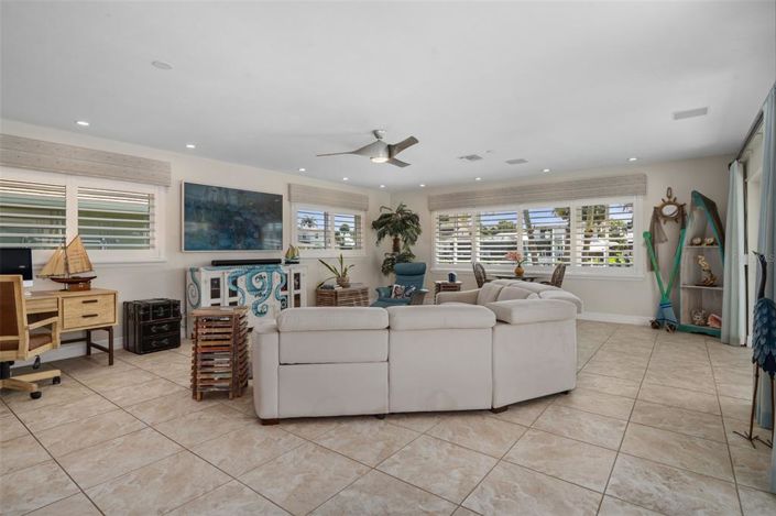 Image No.23-3 Bed Property for sale