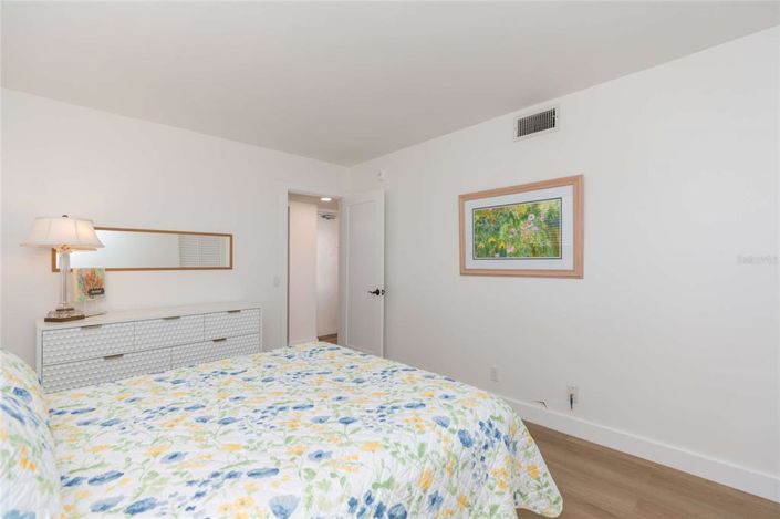 Image No.17-2 Bed Property for sale