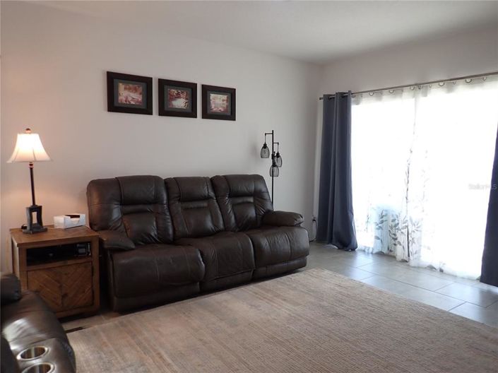 Image No.12-3 Bed Property for sale