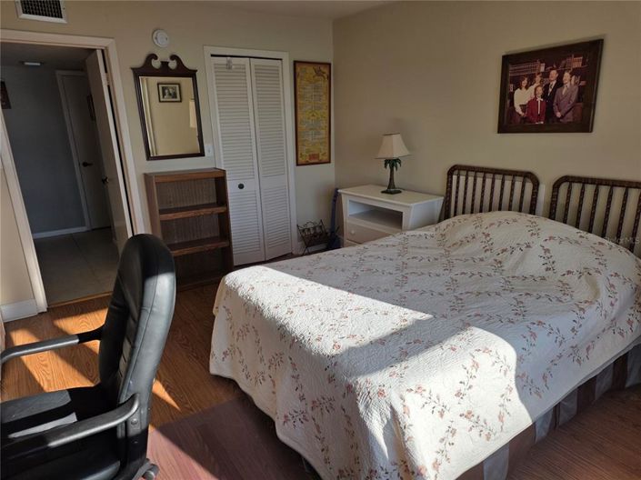 Image No.24-2 Bed Property for sale