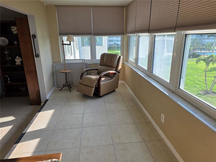 Image No.28-2 Bed Property for sale