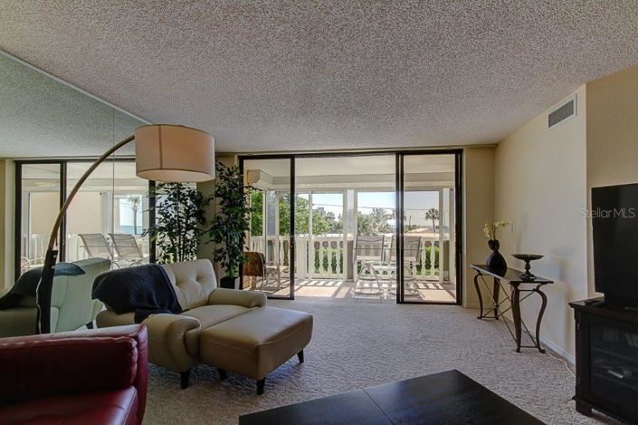 Image No.10-2 Bed Property for sale