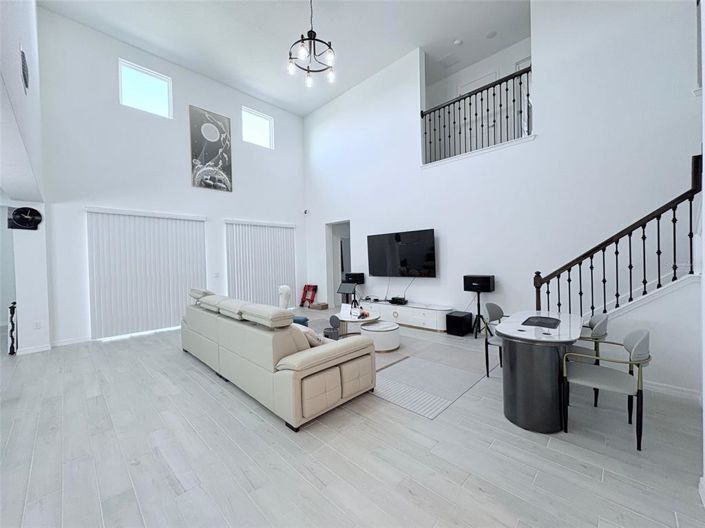 Image No.6-5 Bed Property for sale