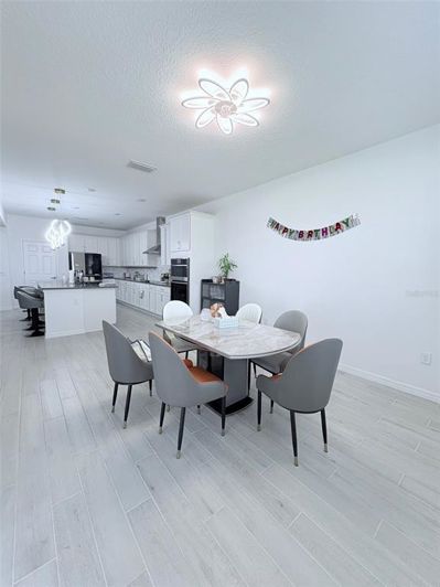 Image No.8-5 Bed Property for sale