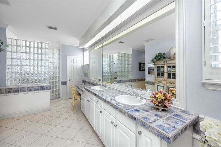 Image No.24-3 Bed Property for sale