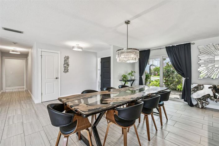 Image No.20-5 Bed Property for sale