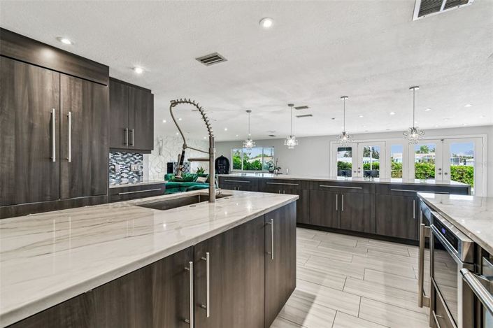 Image No.31-5 Bed Property for sale