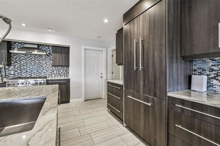 Image No.32-5 Bed Property for sale