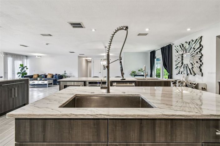 Image No.37-5 Bed Property for sale