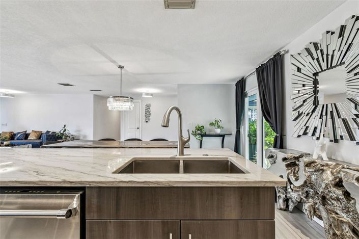 Image No.38-5 Bed Property for sale