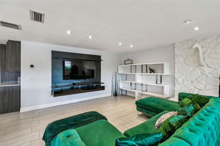 Image No.44-5 Bed Property for sale