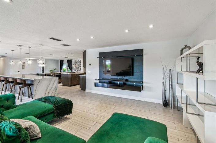 Image No.45-5 Bed Property for sale