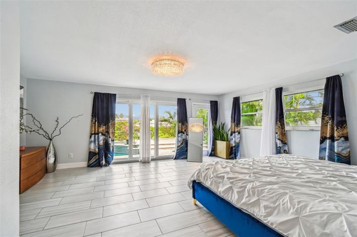 Image No.51-5 Bed Property for sale