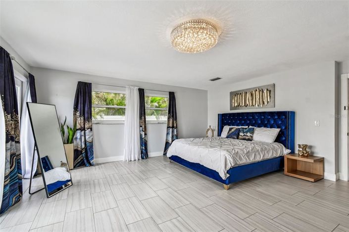 Image No.52-5 Bed Property for sale