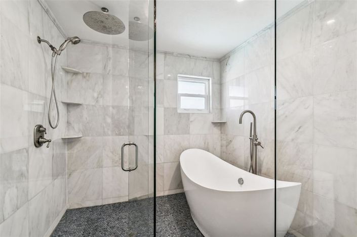 Image No.57-5 Bed Property for sale