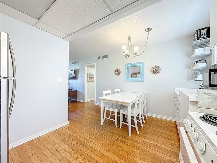 Image No.13-2 Bed Property for sale