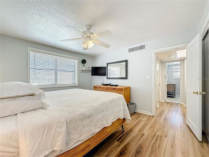 Image No.19-2 Bed Property for sale