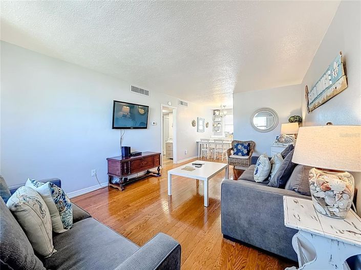 Image No.8-2 Bed Property for sale