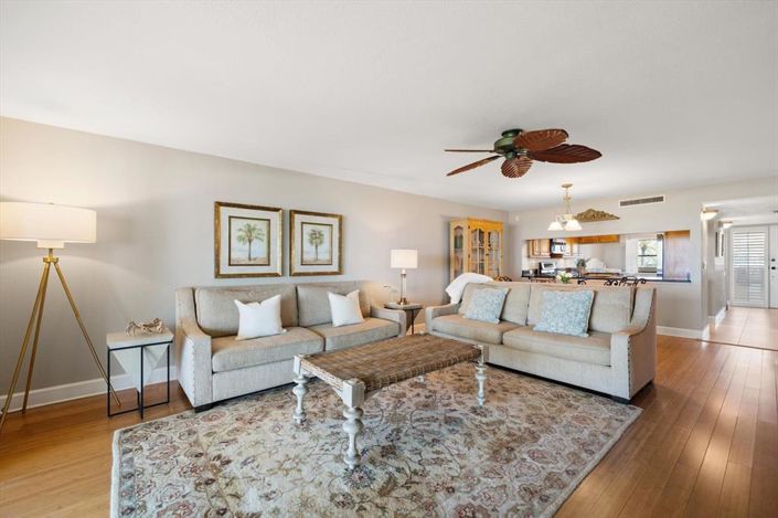 Image No.10-2 Bed Property for sale