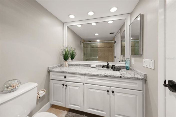 Image No.21-2 Bed Property for sale