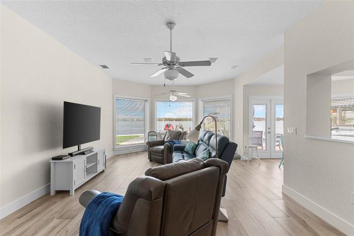 Image No.17-4 Bed Property for sale