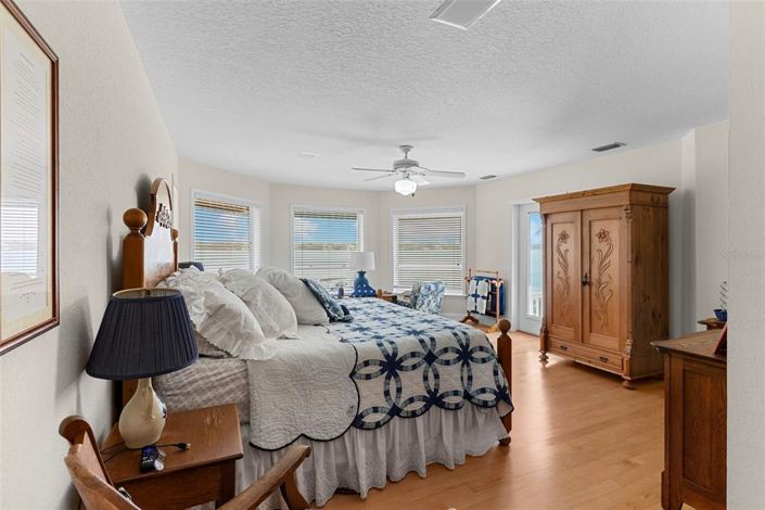 Image No.28-4 Bed Property for sale