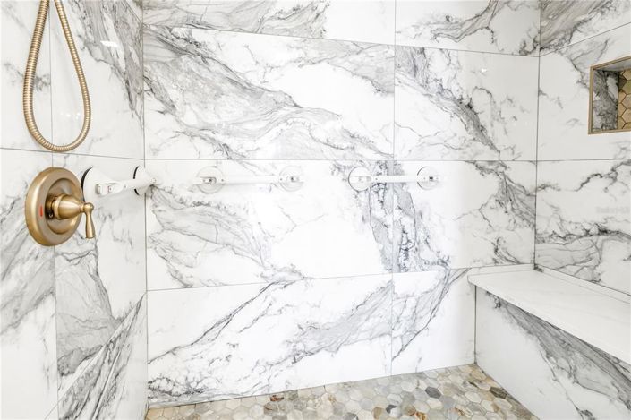 Image No.28-3 Bed Property for sale