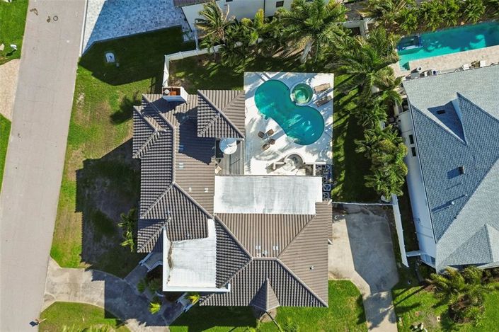 Image No.10-4 Bed Property for sale