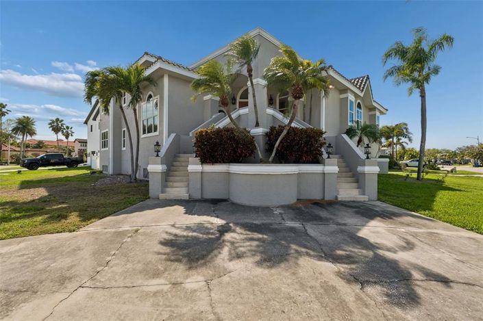 Image No.2-4 Bed Property for sale