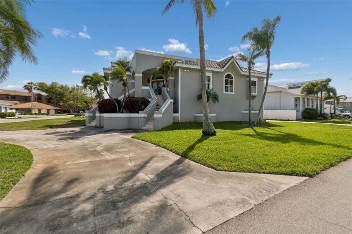 Image No.4-4 Bed Property for sale