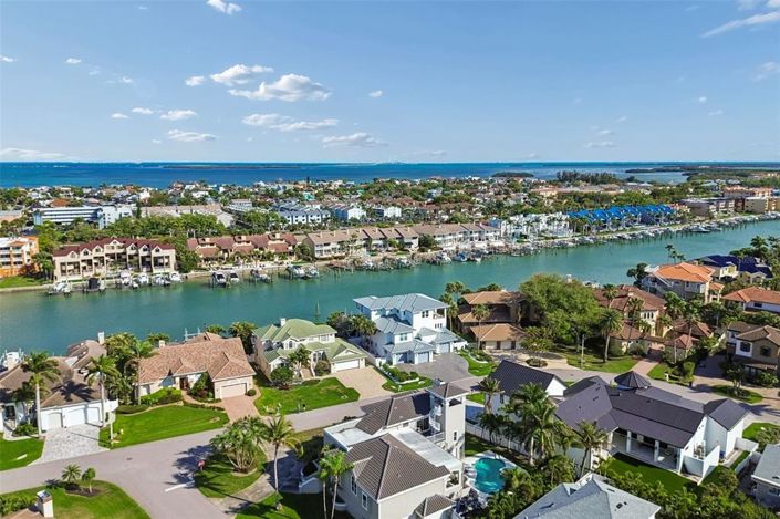 Image No.8-4 Bed Property for sale