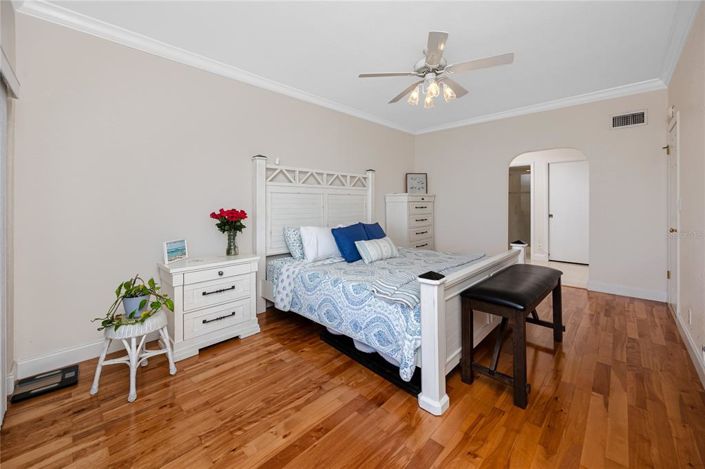 Image No.25-2 Bed Property for sale