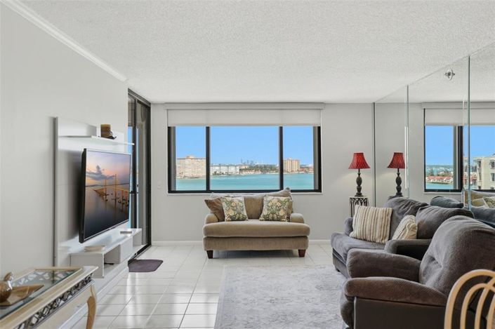 Image No.12-2 Bed Property for sale