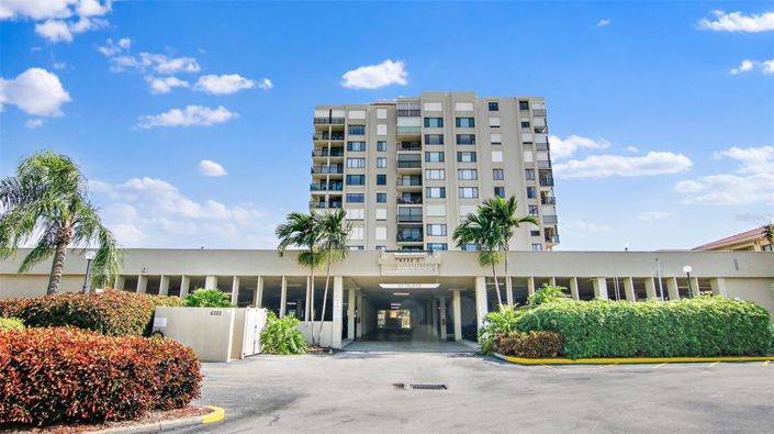 Image No.43-2 Bed Property for sale