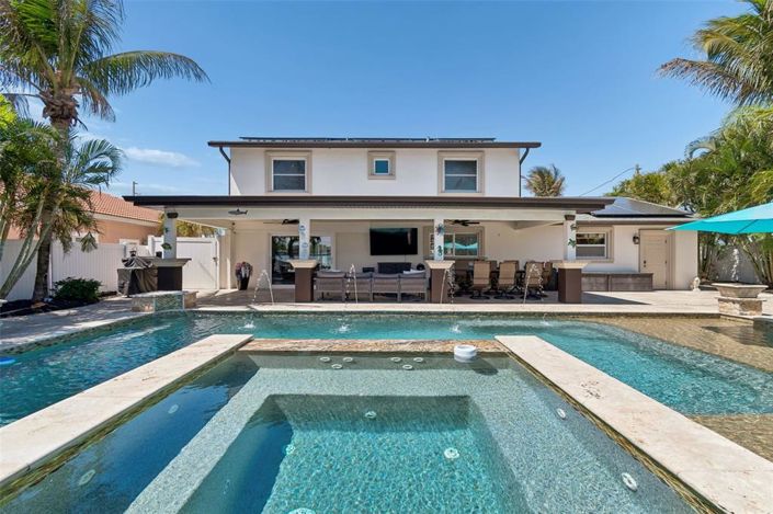 Image No.10-4 Bed Property for sale