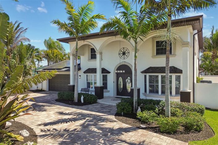 Image No.8-4 Bed Property for sale