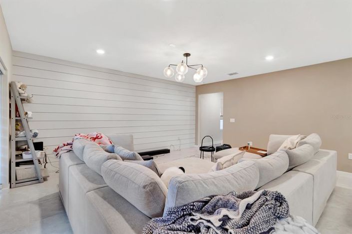 Image No.5-5 Bed Property for sale