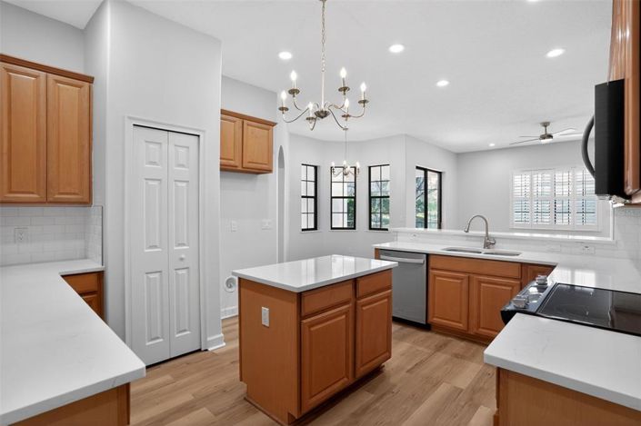 Image No.26-4 Bed Property for sale